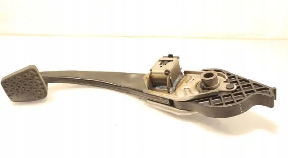 Opel Astra K Clutch pedal 