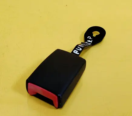 Front seatbelt buckle