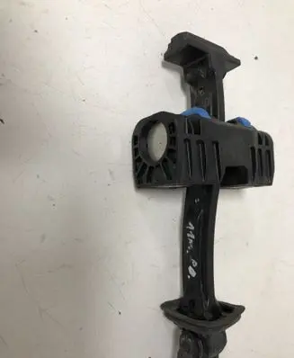 Volkswagen Tiguan Front door check strap stopper