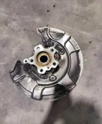 BMW 8 G15 Rear wheel hub 6850563 3330