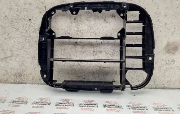 Radio/GPS head unit trim