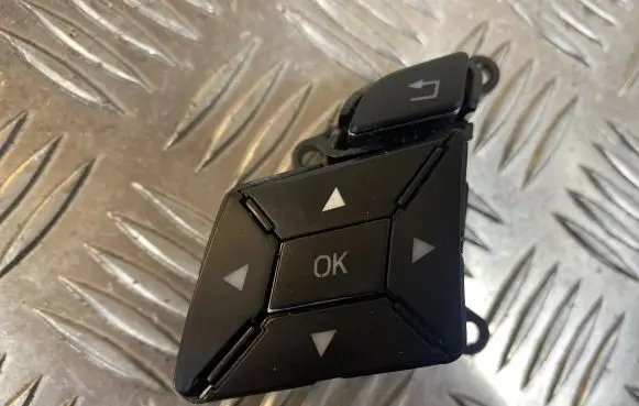 Multifunctional control switch/knob