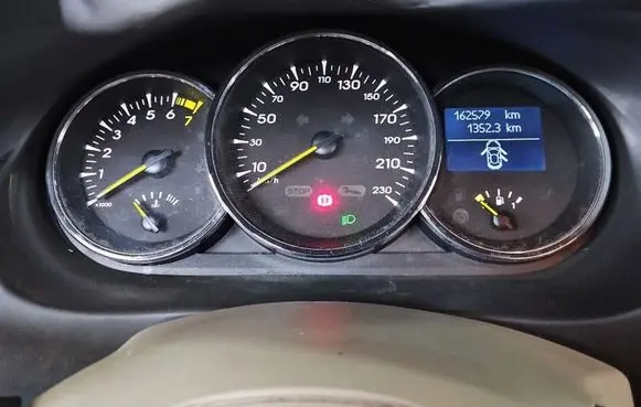 Renault Fluence Speedometer (instrument cluster) 281216746 IMPRK1580926