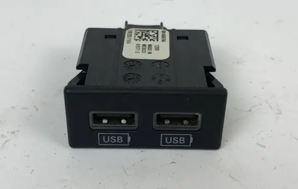 Dodge Durango USB socket connector 68145567AB 61571E TM2057164