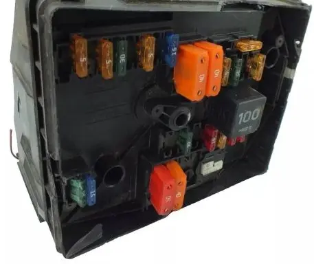 Volkswagen Touran I Fuse module 017181301