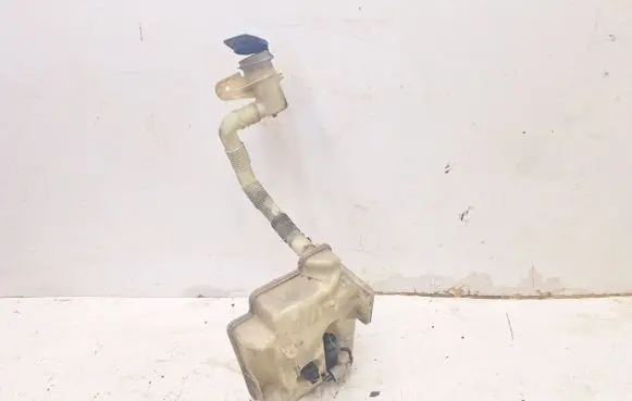 Volkswagen Golf V Windshield washer fluid reservoir/tank 