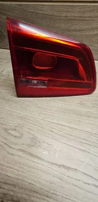 Tailgate rear/tail lights