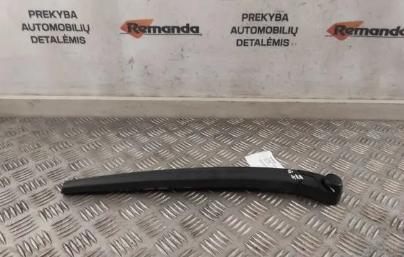 Rear wiper blade arm