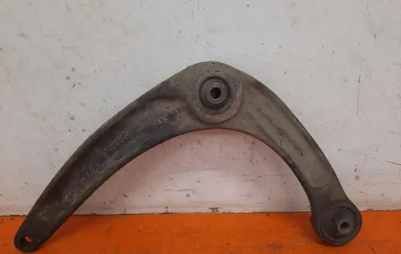 Peugeot 308 Front control arm 833548