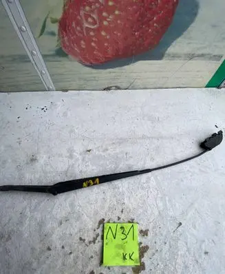 Opel Zafira A Front wiper blade arm 90582558