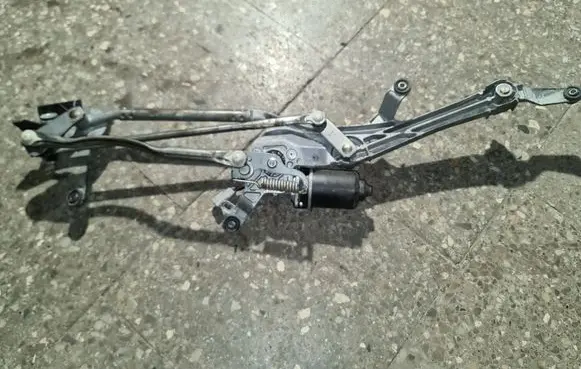 Lexus RX 450H Front wiper linkage 8511048200