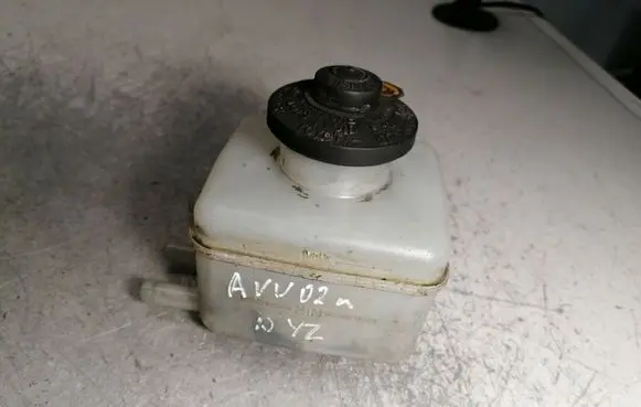 Toyota Avensis Verso Brake fluid reservoir 13231140240