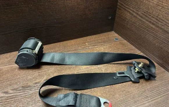 Mercedes-Benz Sprinter W901 W902 W903 W904 Front seatbelt 9518000000 2018680222