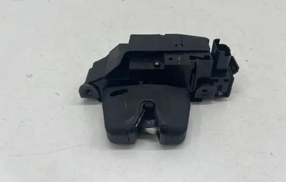 Opel Corsa F Tailgate/trunk/boot lock/catch/latch 9816195380