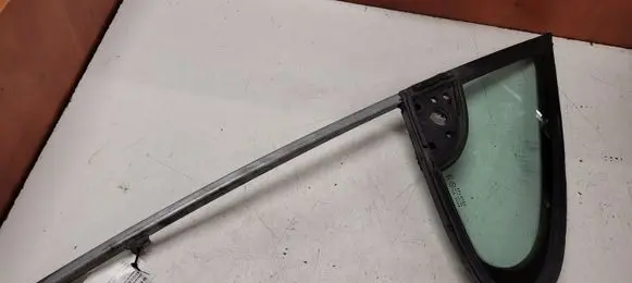 Peugeot 307 Front door vent window glass four-door 963445628