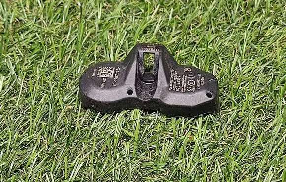 Volkswagen Touareg II Tire pressure sensor 7PP907275F