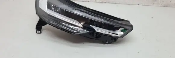 Renault Captur II Headlight/headlamp 260100091R
