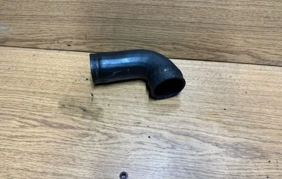 BMW 5 E39 Intercooler hose/pipe 2247967