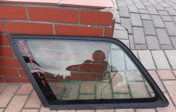 Audi A4 S4 B6 8E 8H Rear side window 8E9845299