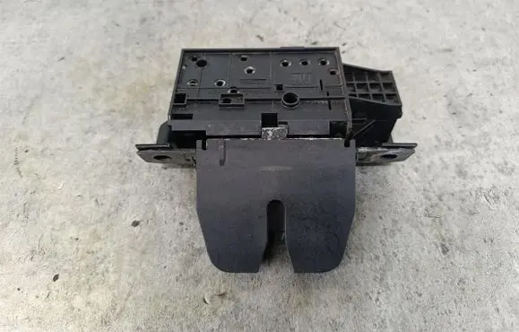Opel Vectra C Tailgate lock latch 495072894