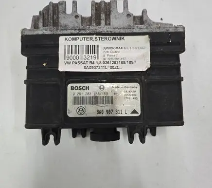 Volkswagen PASSAT B4 Engine control unit/module 8A0907311L 26SA2902 0261203188