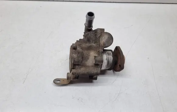 BMW X1 E84 Power steering pump 678045902