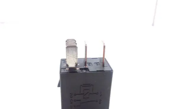 Nissan Almera N16 Hazard warning light relay 4RD00781404 252309F905