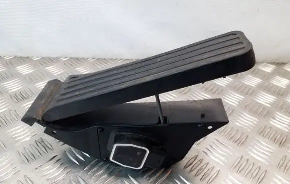 Mercedes-Benz E W212 Accelerator throttle pedal A2043000004