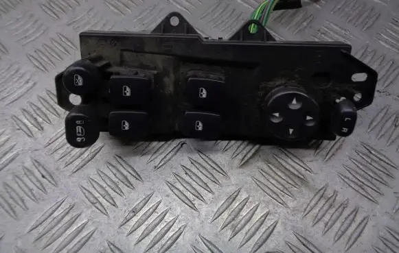 Chrysler Pacifica Electric window control switch 04685980AE