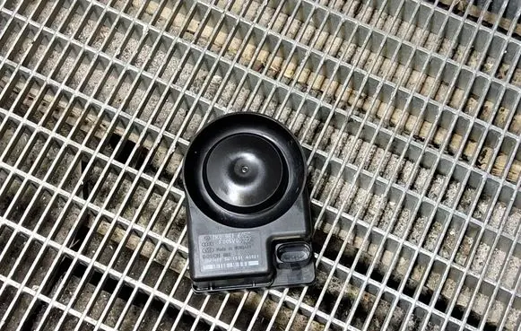 Audi A4 S4 B8 8K Alarm system siren 1K0951605C F005V00327
