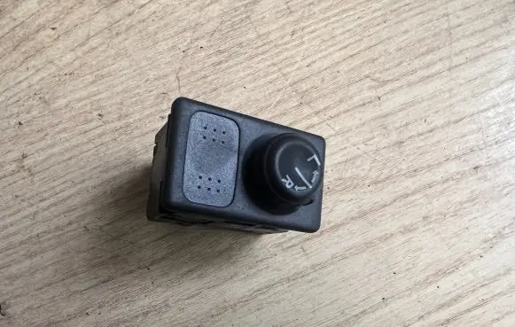 Nissan Primera Wing mirror switch