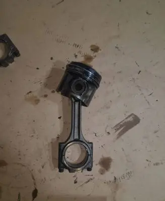 Volvo S60 Piston with connecting rod