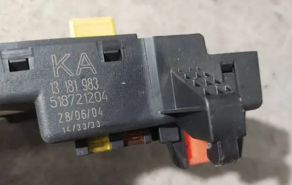 Opel Signum Fuse module 13181983 13168781