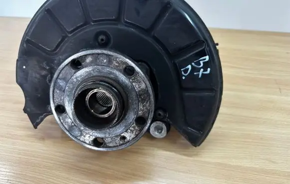 Volkswagen PASSAT B7 Front wheel hub