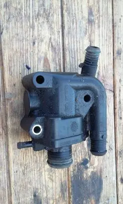 Ford Mondeo MK I Thermostat housing 928M8594AC
