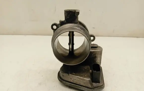 BMW 5 E60 E61 Throttle body valve 779148102 B42710321