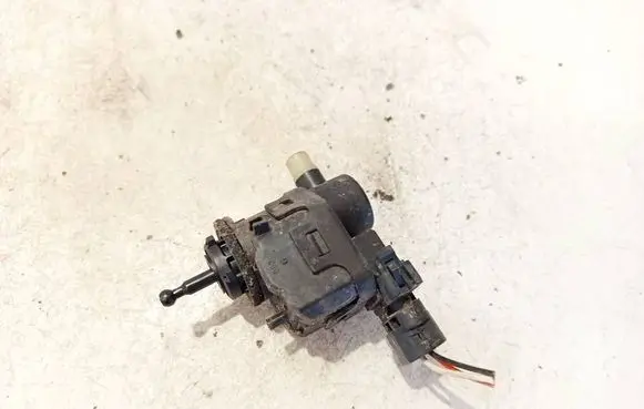 Renault Master II Headlight level adjustment motor 7700420737