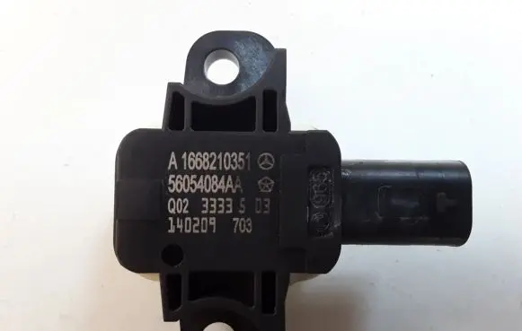 Mercedes-Benz CLA C117 X117 W117 Airbag deployment crash/impact sensor A1668210351