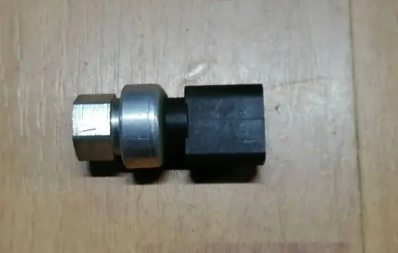 Volkswagen Touareg I Air conditioning (A/C) pressure sensor 1J0959126