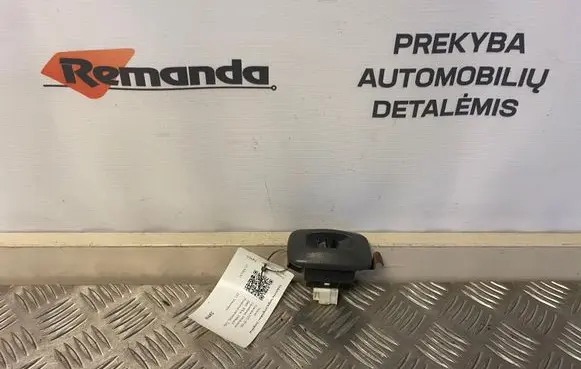 Nissan Navara D22 Electric window control switch 8296025700