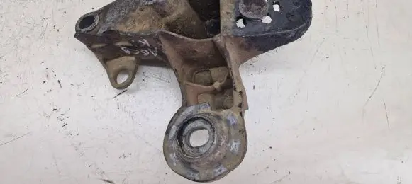 Audi A6 S6 C5 4B Engine mounting bracket 8E0199351F ALS112CU