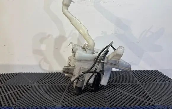 Toyota Auris 150 Windshield washer fluid reservoir/tank 8531002450 1015798