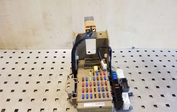 Subaru XV Fuse module 82201FJ010