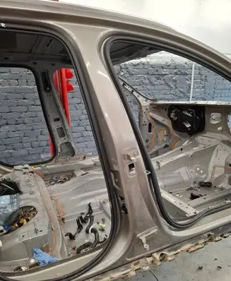 Volvo V60 Pillar (middle) 