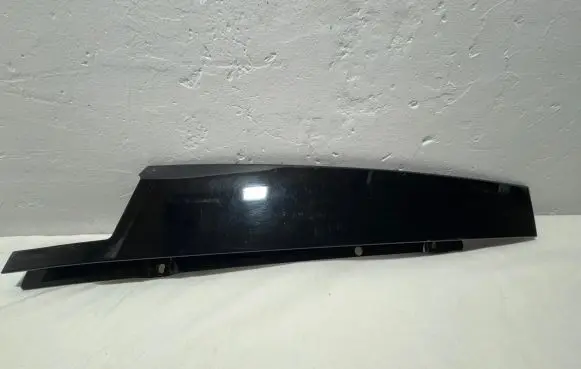 Mercedes-Benz E W213 Front door glass trim molding W2136900287