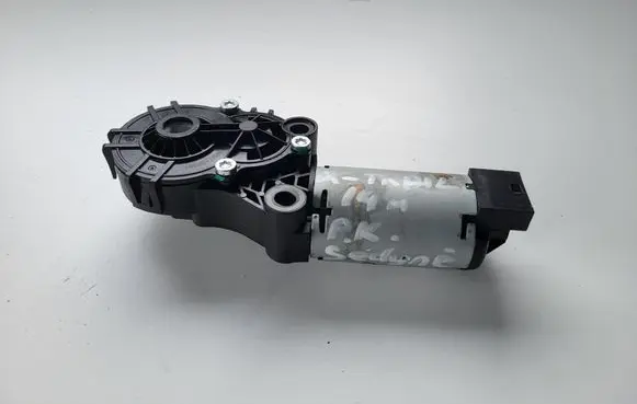 Nissan X-Trail T32 Seat adjustment motor 