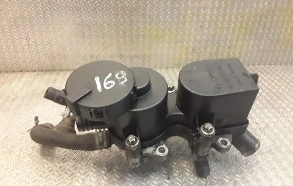Mercedes-Benz A W169 Oil breather separator 6400101162 A6400101162
