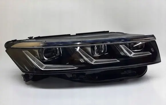 Volkswagen Touareg II Headlight/headlamp 761941082B