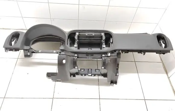 Volkswagen Golf Plus Dashboard 5M1858296 5m1858295 5m1857669