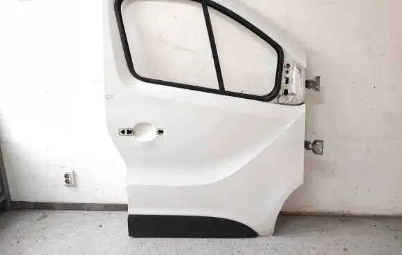 Renault Trafic III (X82) Front door